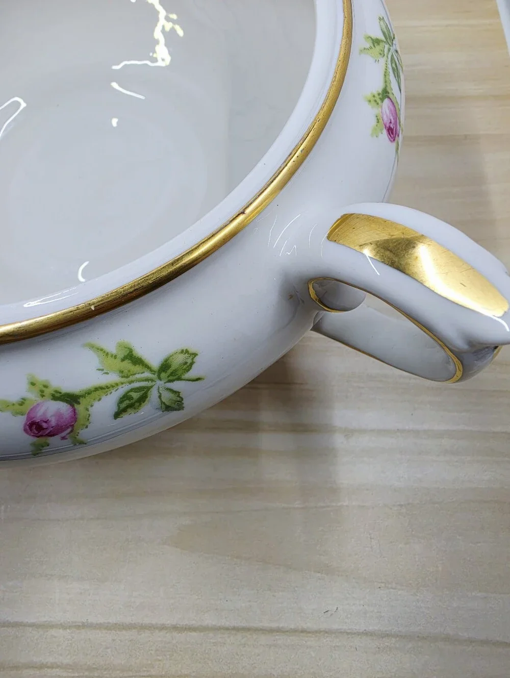 Lamberton Betty Lou Pattern Lidded Round Vegetable Dish Pink Flowers Gold Trim
